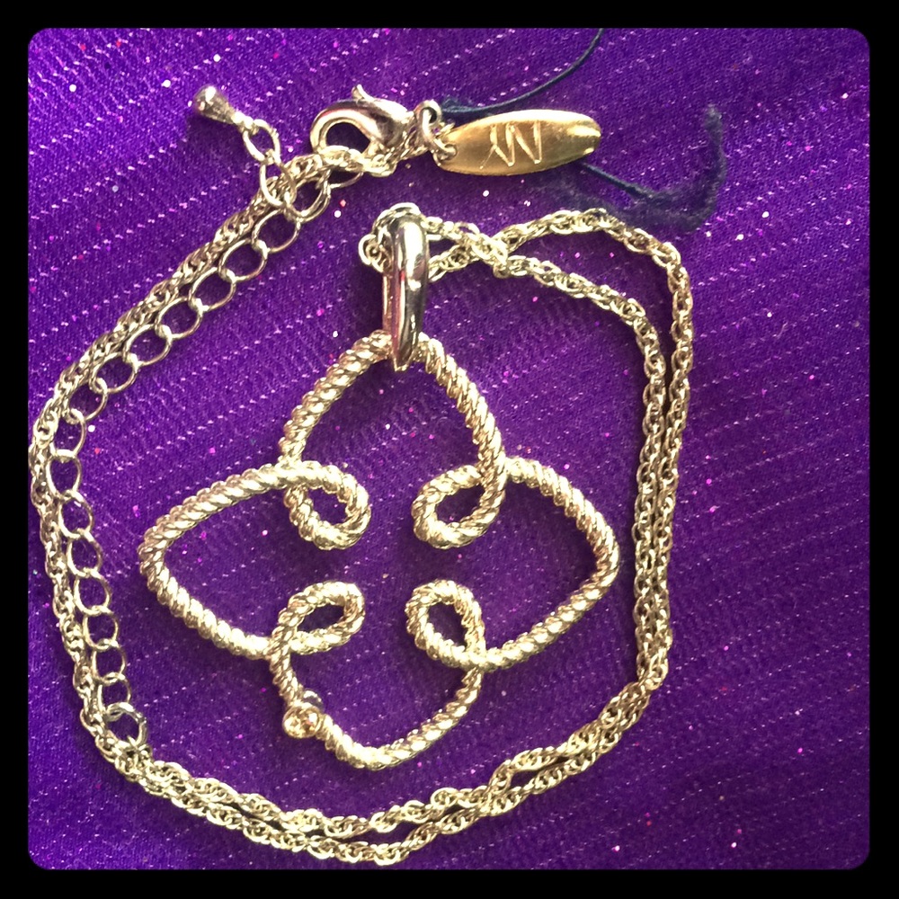 Spiraled star gold necklace